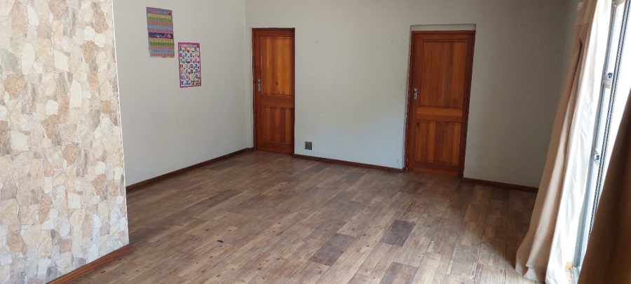 5 Bedroom Property for Sale in Walker Fruit Farms Gauteng