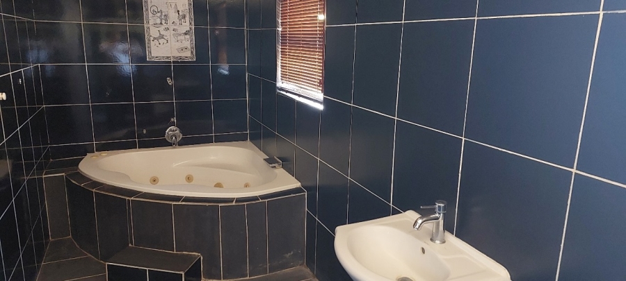 5 Bedroom Property for Sale in Walker Fruit Farms Gauteng