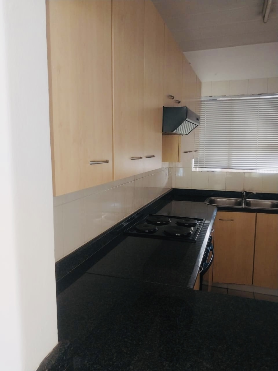 To Let 2 Bedroom Property for Rent in Buccleuch Gauteng