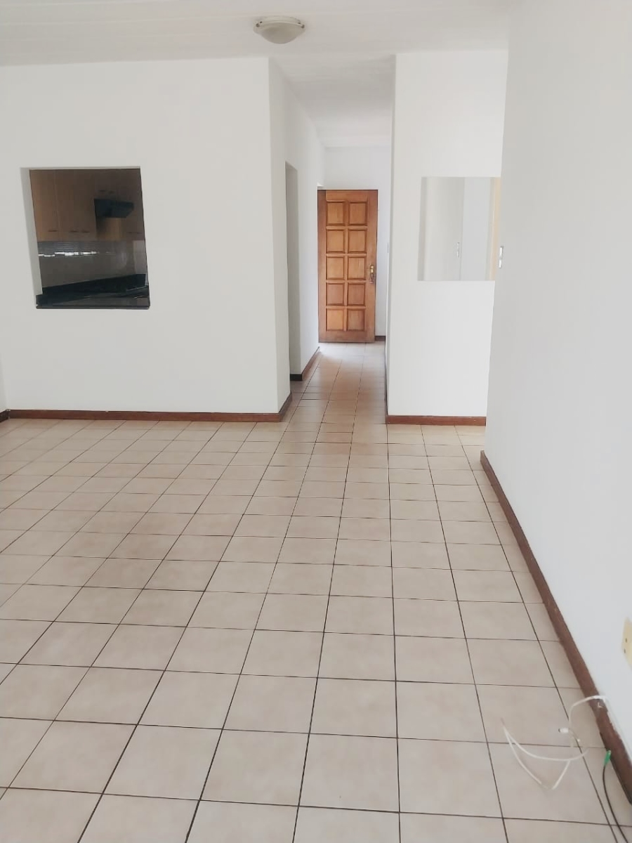 To Let 2 Bedroom Property for Rent in Buccleuch Gauteng