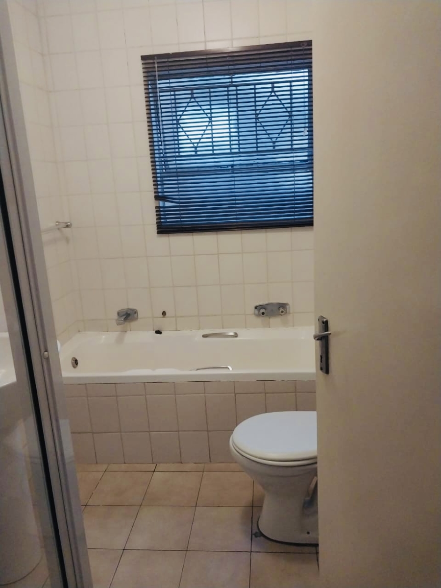 To Let 2 Bedroom Property for Rent in Buccleuch Gauteng