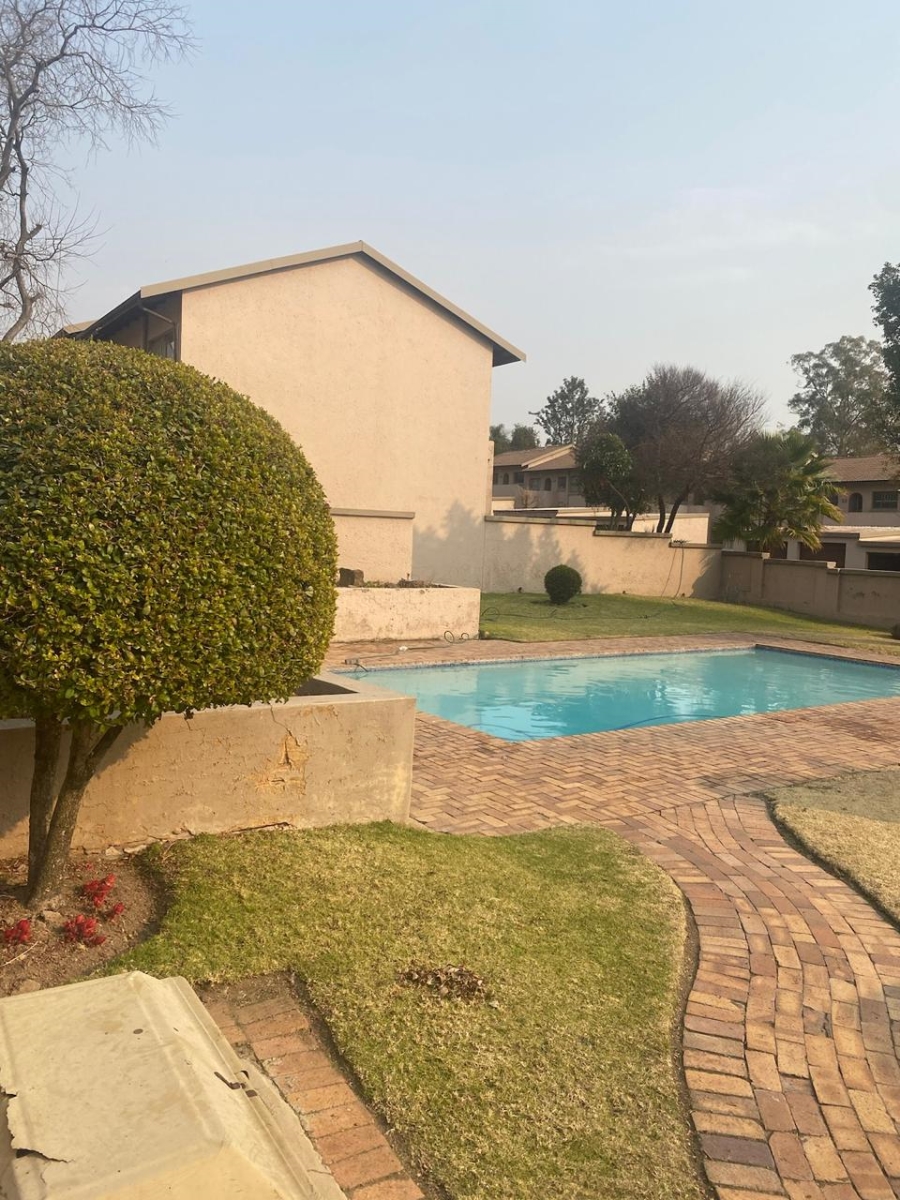 To Let 2 Bedroom Property for Rent in Buccleuch Gauteng