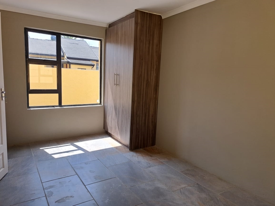 To Let 2 Bedroom Property for Rent in Brackenhurst Gauteng