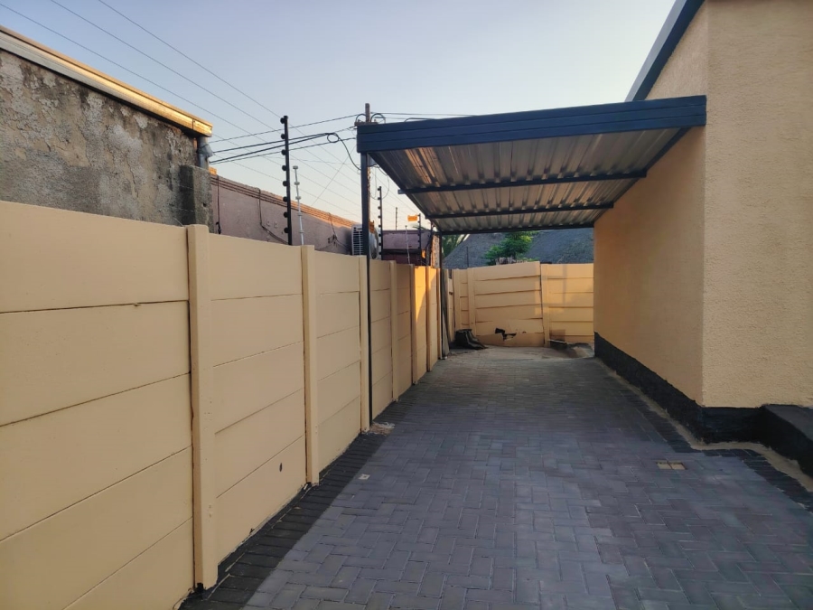 To Let 2 Bedroom Property for Rent in Brackenhurst Gauteng