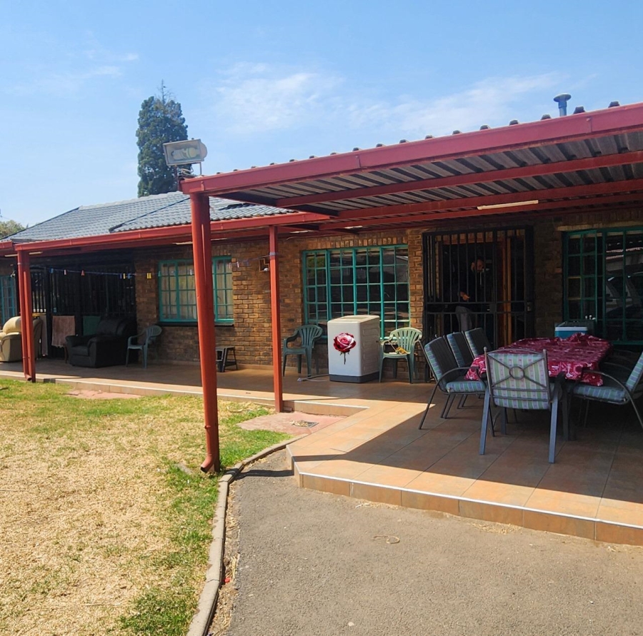 3 Bedroom Property for Sale in Brackendowns Gauteng