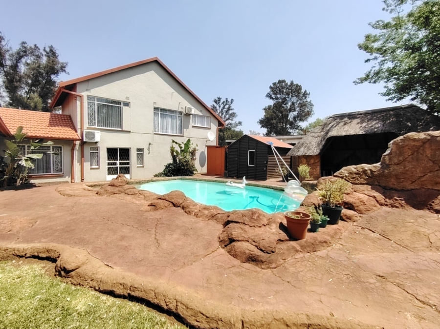 4 Bedroom Property for Sale in Brackendowns Gauteng