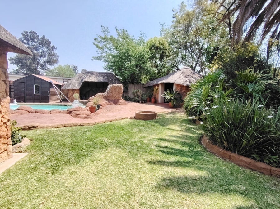 4 Bedroom Property for Sale in Brackendowns Gauteng