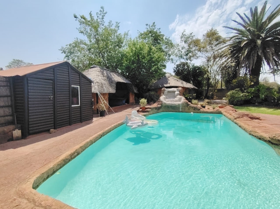 4 Bedroom Property for Sale in Brackendowns Gauteng