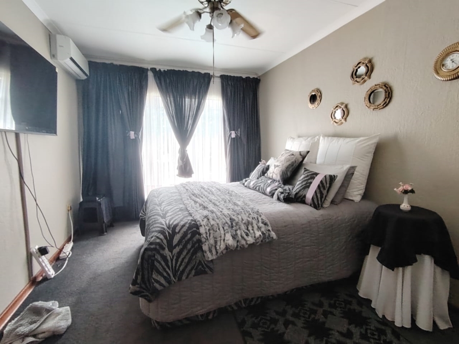 4 Bedroom Property for Sale in Brackendowns Gauteng