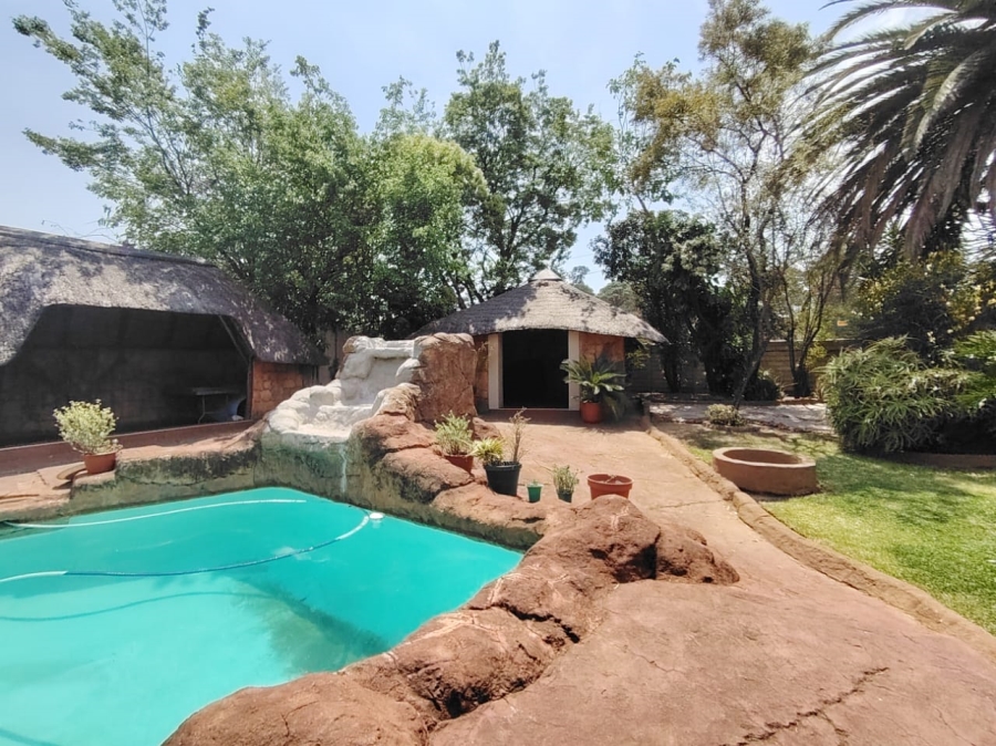 4 Bedroom Property for Sale in Brackendowns Gauteng