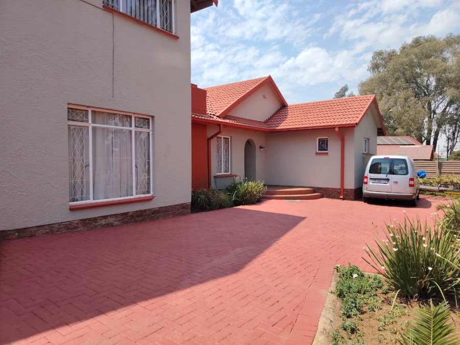 4 Bedroom Property for Sale in Brackendowns Gauteng