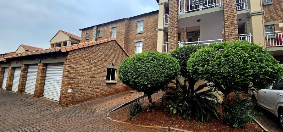 2 Bedroom Property for Sale in Die Hoewes Gauteng