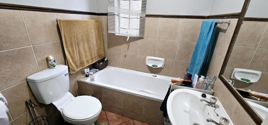 2 Bedroom Property for Sale in Die Hoewes Gauteng