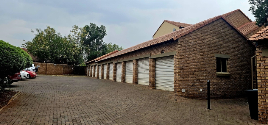 2 Bedroom Property for Sale in Die Hoewes Gauteng