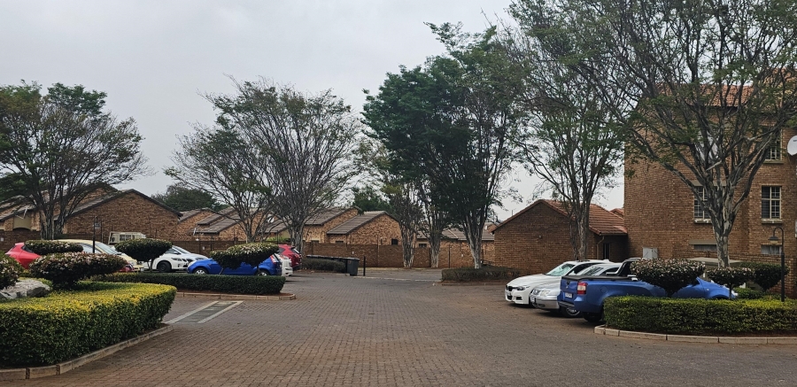 2 Bedroom Property for Sale in Die Hoewes Gauteng