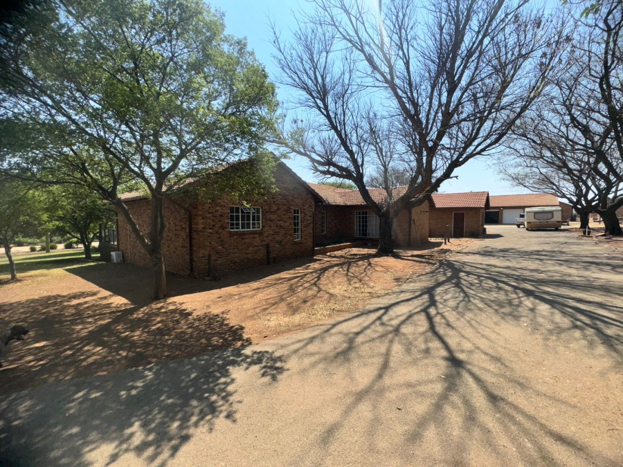 5 Bedroom Property for Sale in Sterkfontein A H Gauteng