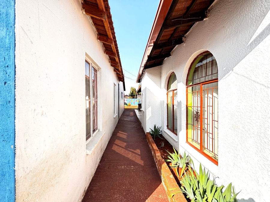 5 Bedroom Property for Sale in Dawn Park Gauteng