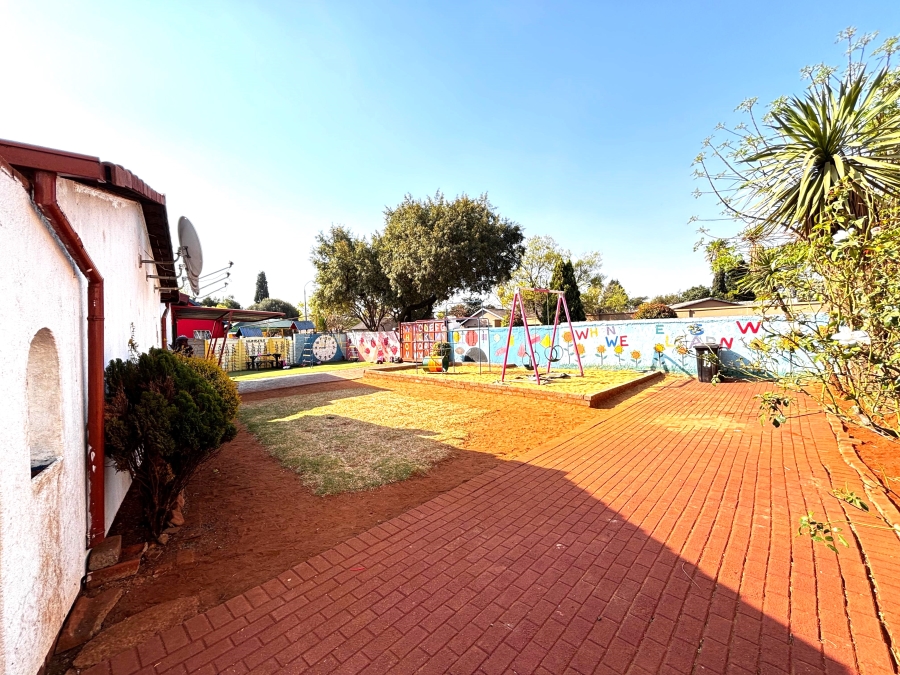 5 Bedroom Property for Sale in Dawn Park Gauteng