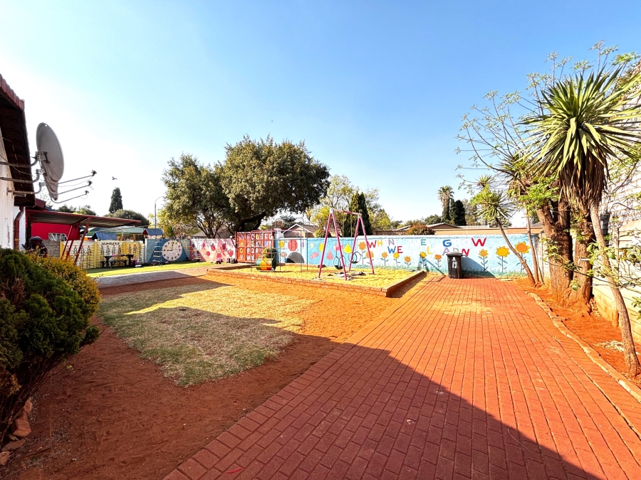 5 Bedroom Property for Sale in Dawn Park Gauteng