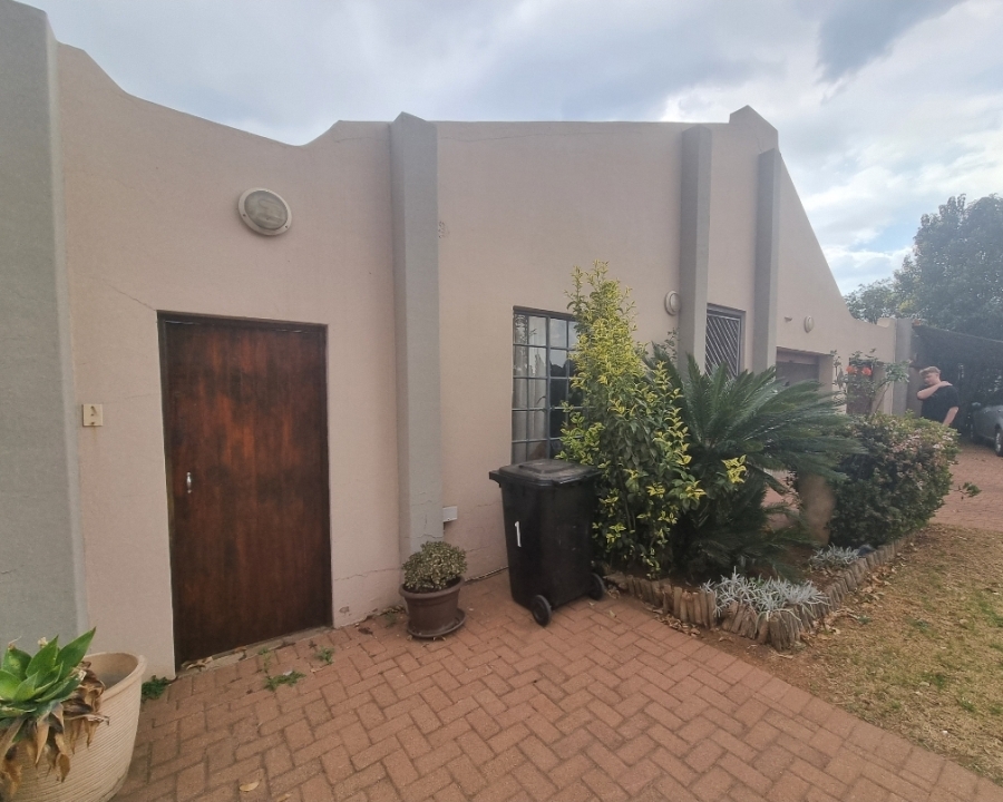 To Let 2 Bedroom Property for Rent in Sunward Park Gauteng