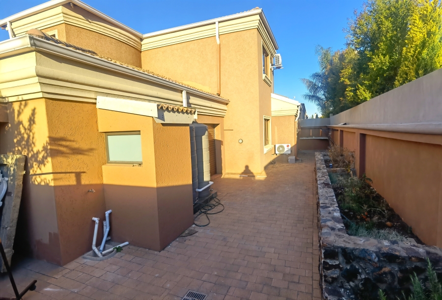 3 Bedroom Property for Sale in Blue Valley Golf Estate Gauteng