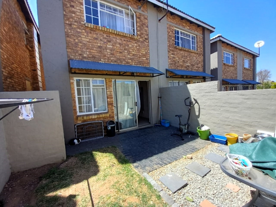 2 Bedroom Property for Sale in Birchleigh Gauteng