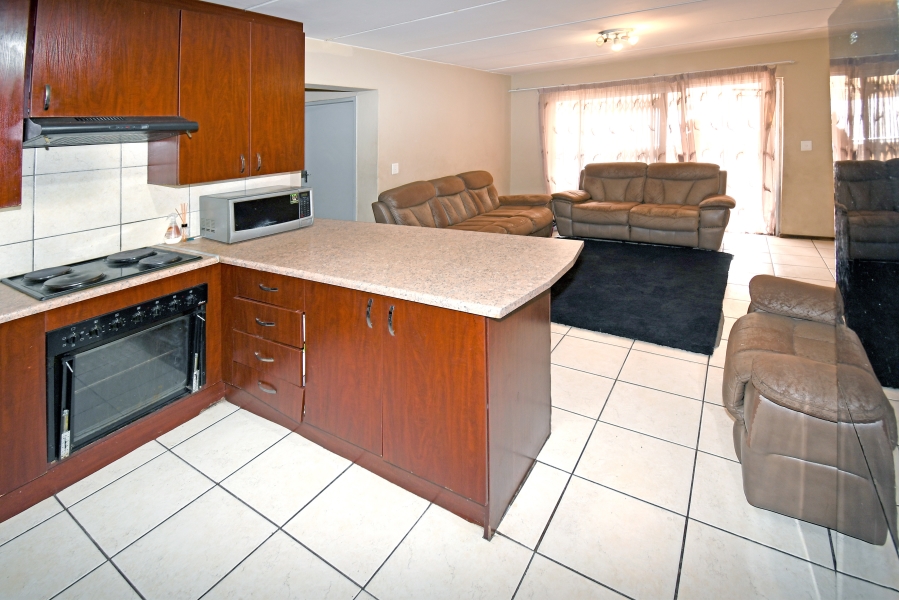 2 Bedroom Property for Sale in North Riding Gauteng