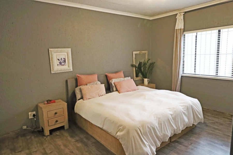 To Let 2 Bedroom Property for Rent in Woodmead Gauteng