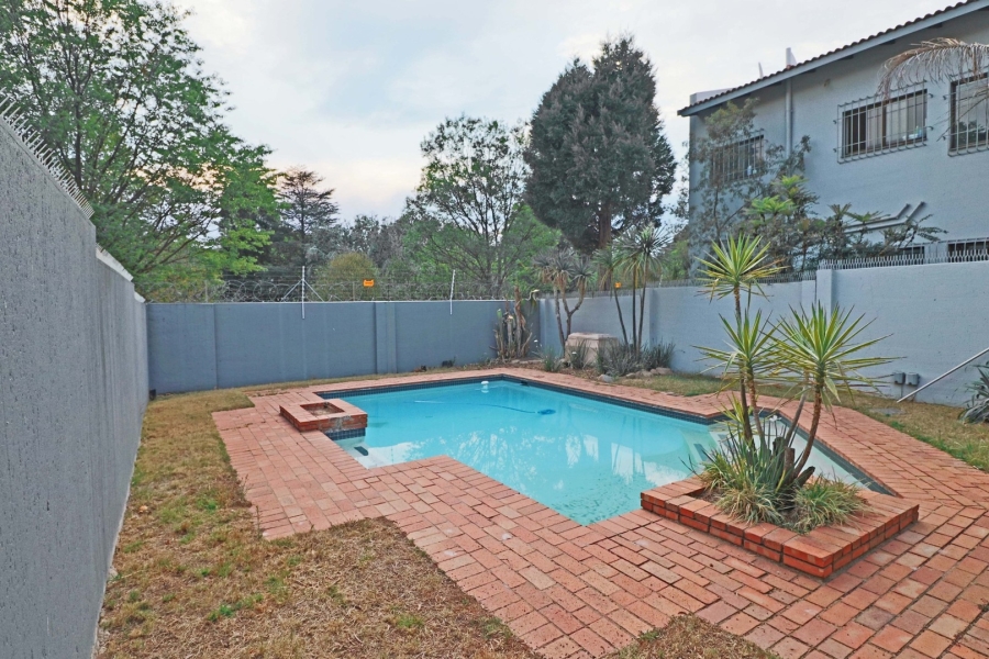 To Let 2 Bedroom Property for Rent in Woodmead Gauteng