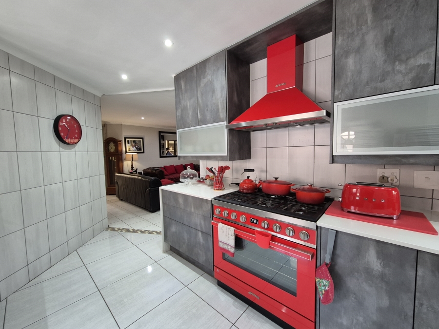 4 Bedroom Property for Sale in Marais Steyn Park Gauteng