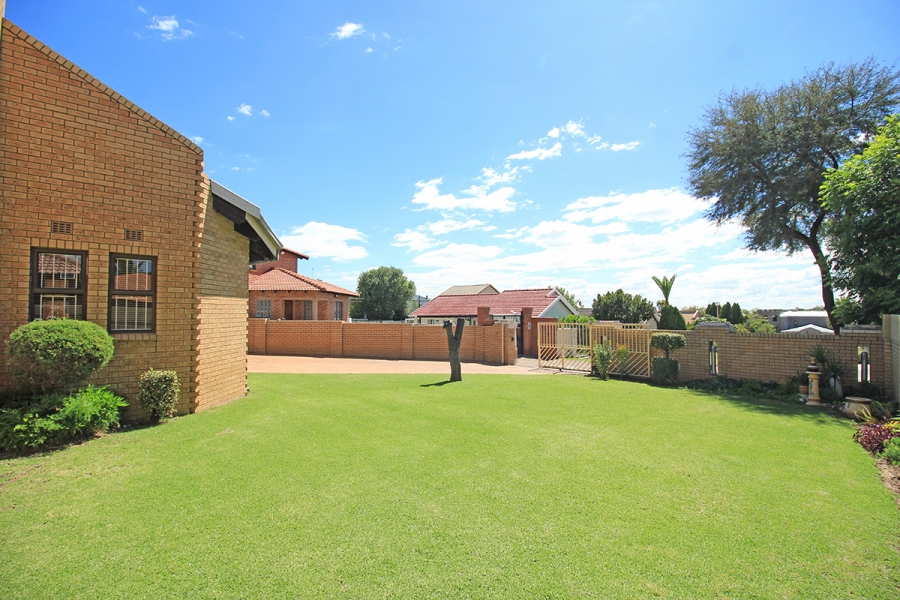 5 Bedroom Property for Sale in Country View Gauteng