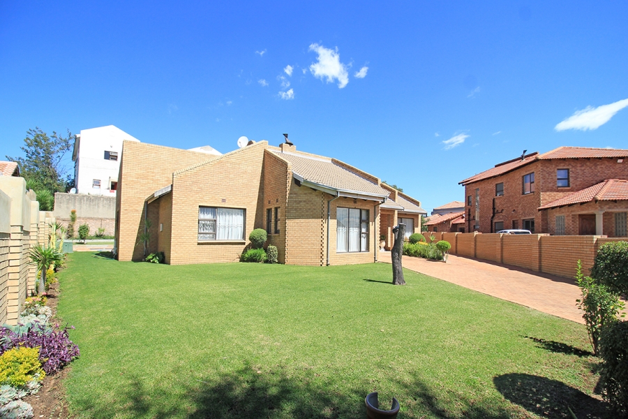 5 Bedroom Property for Sale in Country View Gauteng