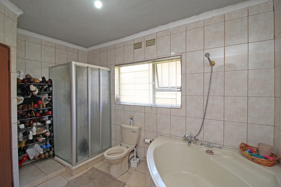 5 Bedroom Property for Sale in Country View Gauteng