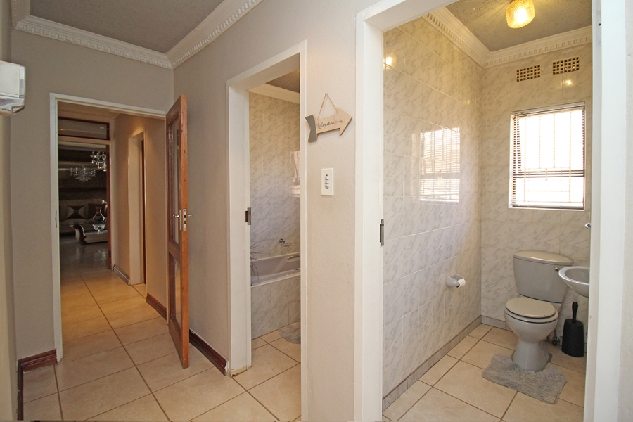 5 Bedroom Property for Sale in Country View Gauteng