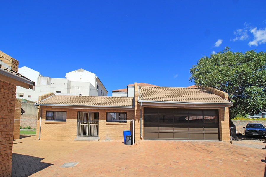 5 Bedroom Property for Sale in Country View Gauteng