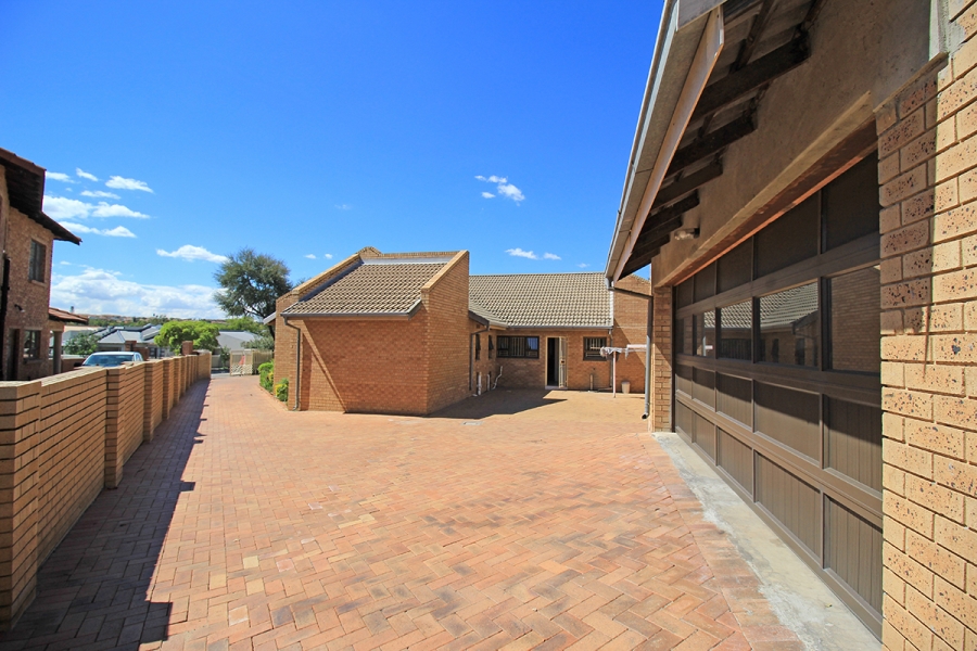 5 Bedroom Property for Sale in Country View Gauteng