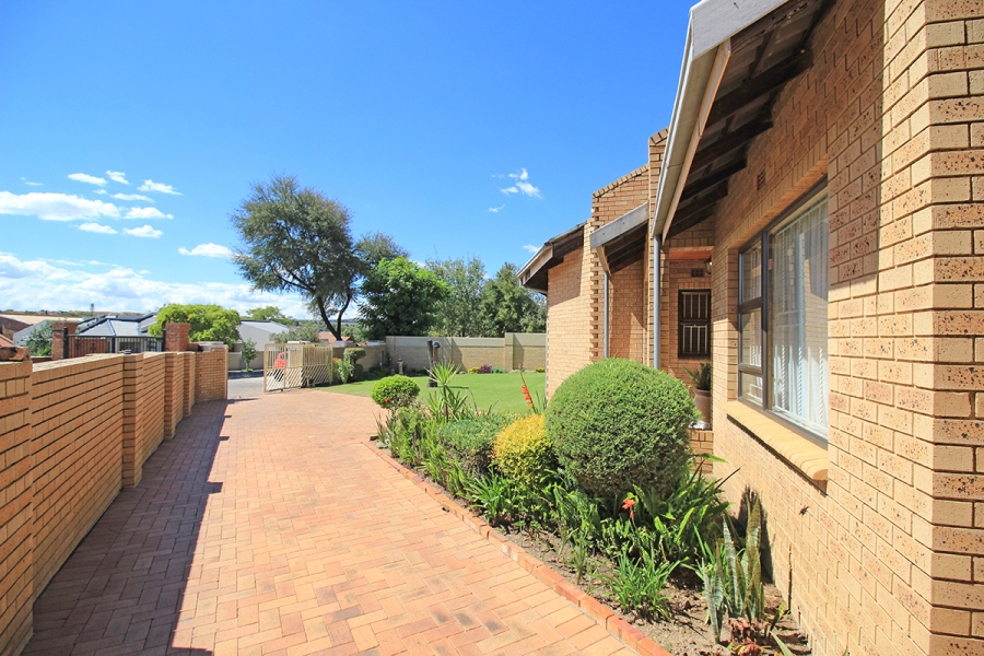 5 Bedroom Property for Sale in Country View Gauteng