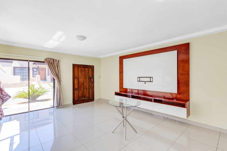 To Let 4 Bedroom Property for Rent in Noordwyk Gauteng