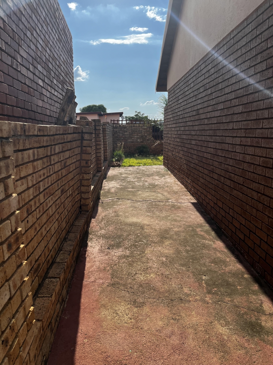 3 Bedroom Property for Sale in Soshanguve BB Gauteng