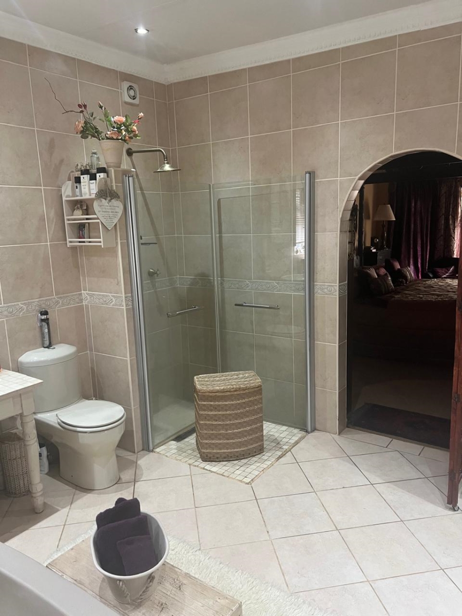 6 Bedroom Property for Sale in Annlin Gauteng