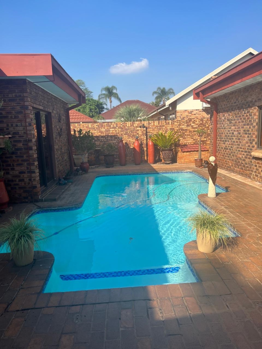 6 Bedroom Property for Sale in Annlin Gauteng