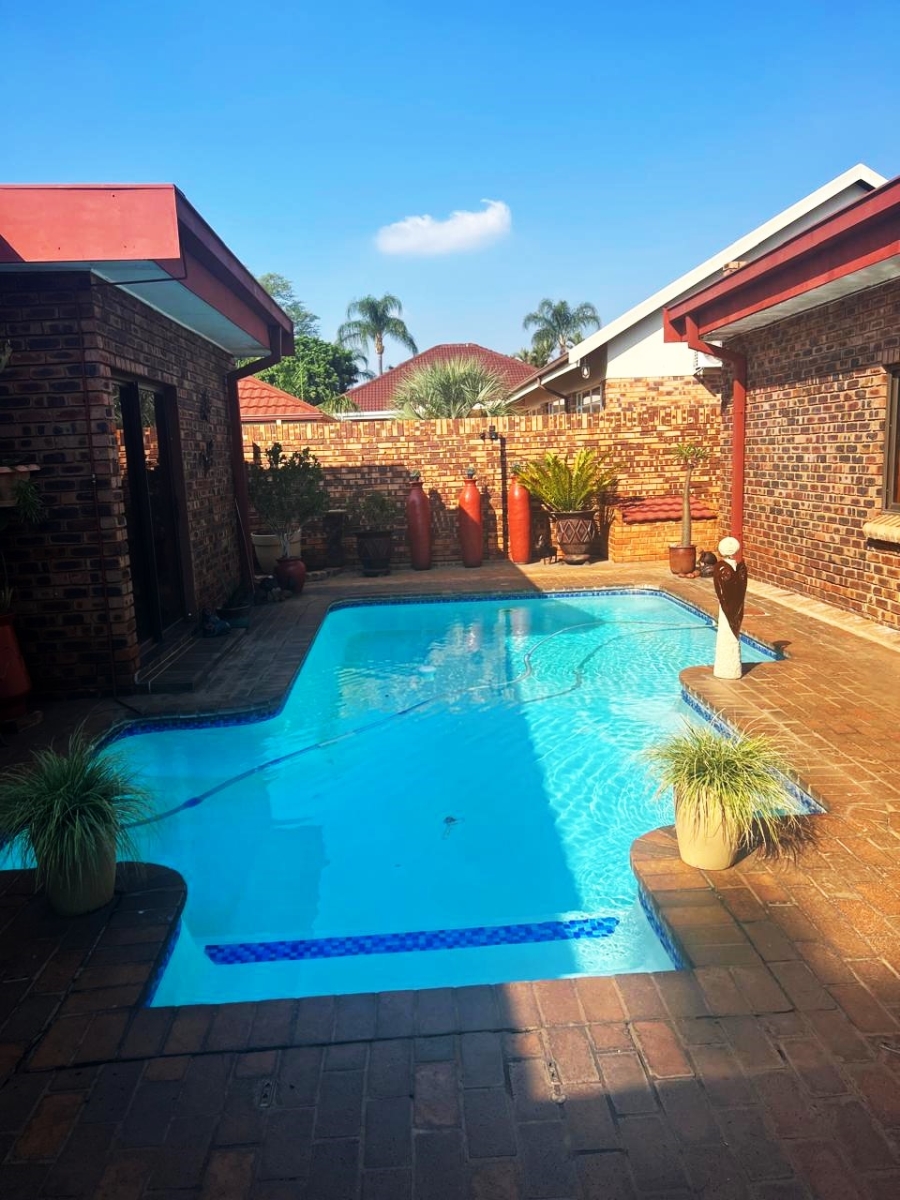 6 Bedroom Property for Sale in Annlin Gauteng