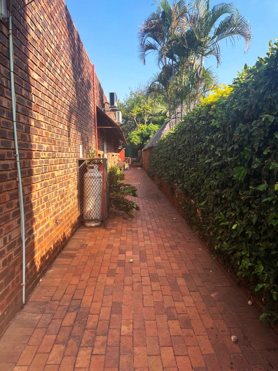 6 Bedroom Property for Sale in Annlin Gauteng