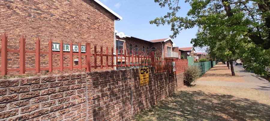 2 Bedroom Property for Sale in Albemarle Gauteng