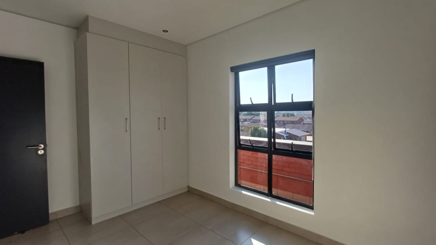 To Let 2 Bedroom Property for Rent in New Redruth Gauteng