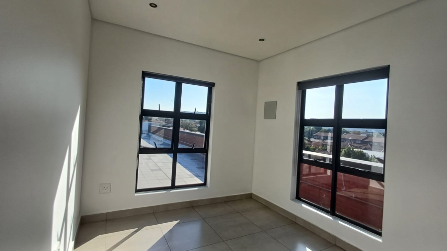 To Let 2 Bedroom Property for Rent in New Redruth Gauteng