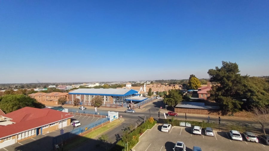 To Let 2 Bedroom Property for Rent in New Redruth Gauteng