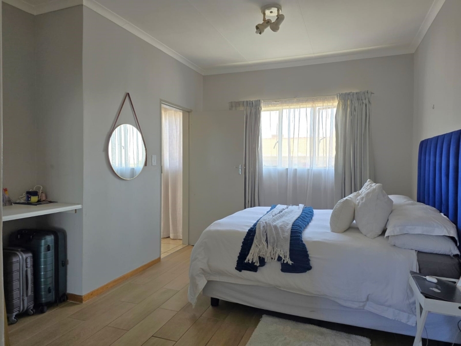 1 Bedroom Property for Sale in Glen Marais Gauteng