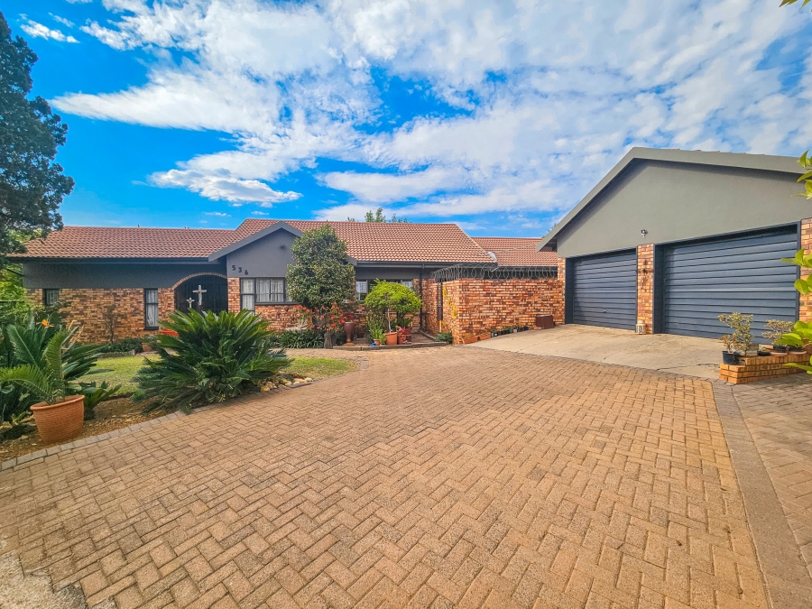 4 Bedroom Property for Sale in Garsfontein Gauteng