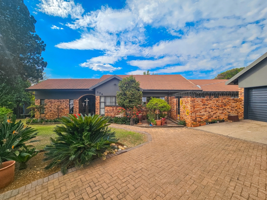 4 Bedroom Property for Sale in Garsfontein Gauteng